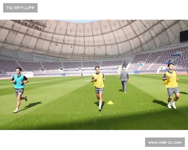 上海海港在哈利法体育场训练，利用世界杯级设施